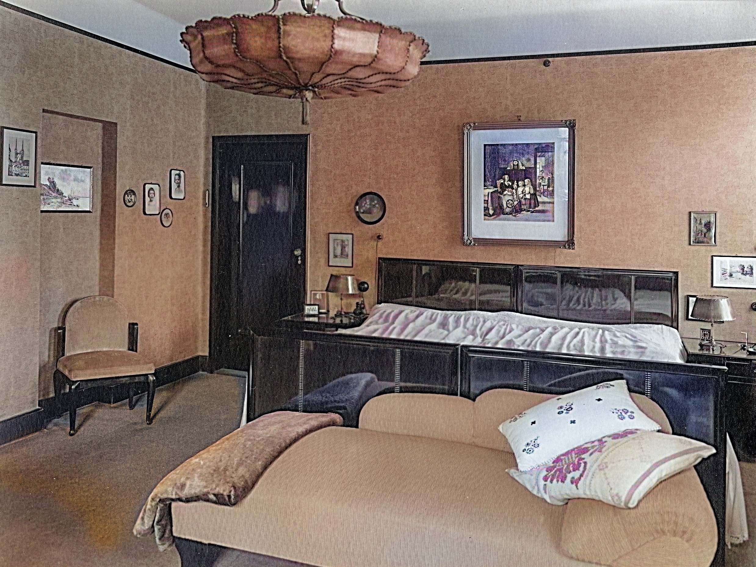 Schlafzimmer 1. OG 1